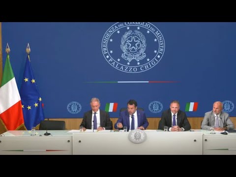 Le parole di Salvini sul prelievo del 40% sugli extraprofitti delle banche: «Risorse a vantaggio…