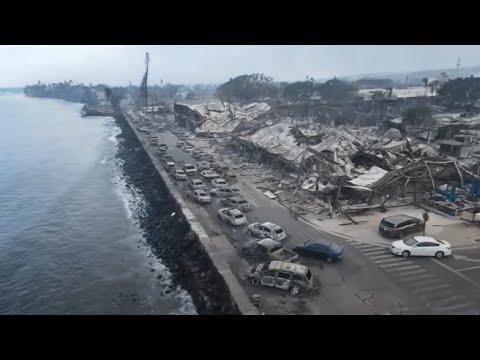 Fumo e cenere: le riprese aeree dal drone mostrano cosa resta delle Hawaii rase al suolo dagli…