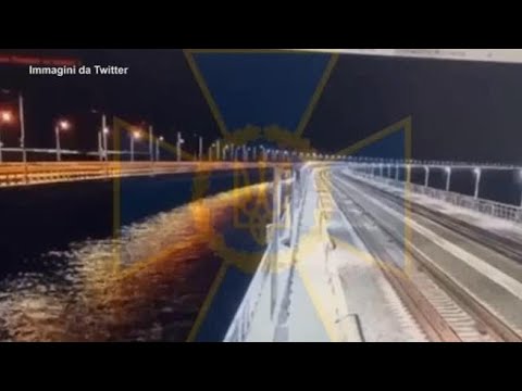 Kiev rivendica gli attacchi con i droni al ponte di Crimea: il video diffuso dai servizi ucraini