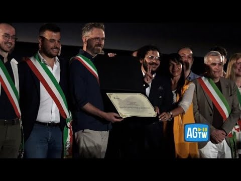 Zaki riceve la cittadinanza onoraria a Bologna: «I diritti umani sono un linguaggio universale»