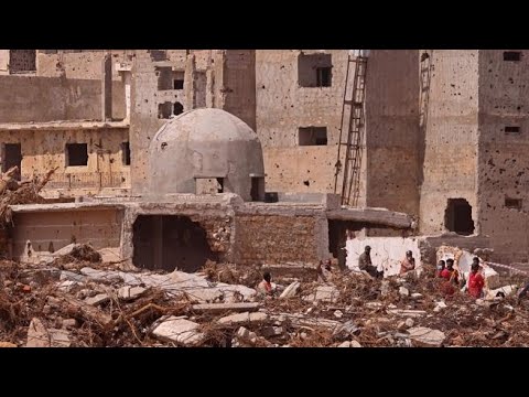 Derna, la ricerca disperata della madre intrappolata sotto le macerie: «Sei viva? Stiamo…