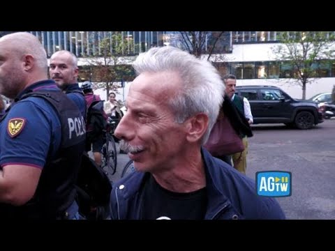 Troppi morti sulle strade, Giovanni Storti a Milano con i ciclisti: «Chi va in bici è come un…