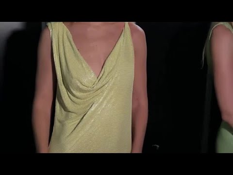 #GigiHadid: eterea nel suo abito allo show di Versace