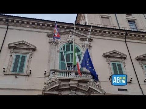Bandiere a mezz’asta al Quirinale per la morte di Giorgio Napolitano