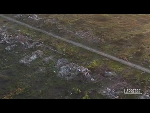 Ucraina, drone mostra distruzione nel villaggio di Klishchiivka