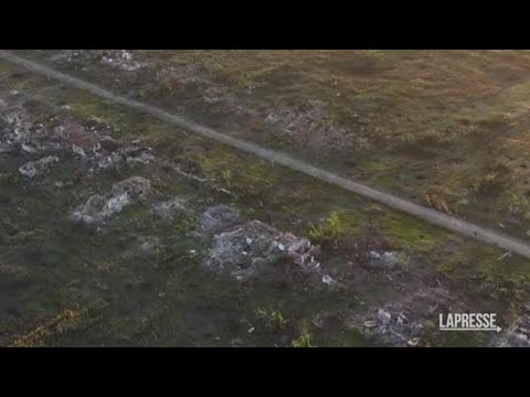 Ucraina, drone mostra distruzione nel villaggio di Klishchiivka