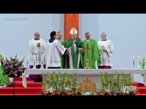 Papa in Mongolia: «Un caloroso saluto al nobile popolo cinese»