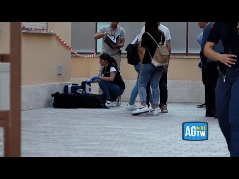 I rilievi della Polizia a Roma Primavalle nel palazzo dove è stata uccisa l’infermiera