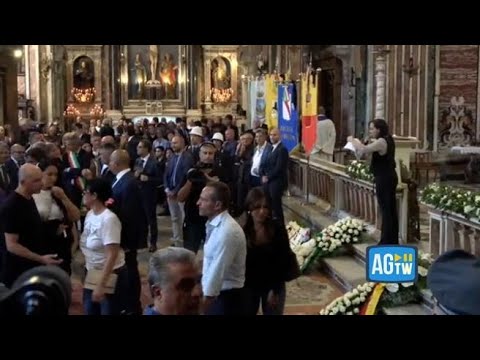 I funerali di Giovanbattista Cutolo, il grido di dolore della sorella: «Napoli sei tu, non…
