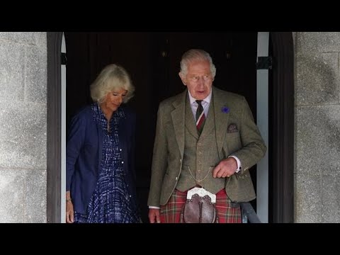 Carlo e Camilla in Scozia per la messa in ricordo della regina Elisabetta II