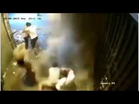 I primi video del terremoto in Marocco, il crollo di un palazzo ripreso da una telecamera di…