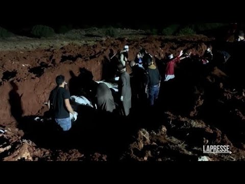 Libia, inondazioni: fosse comuni a Derna