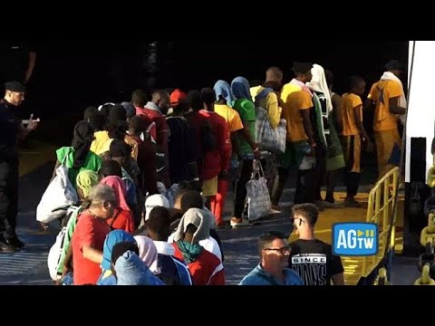 Lampedusa, il trasferimento dei migranti verso Pozzallo