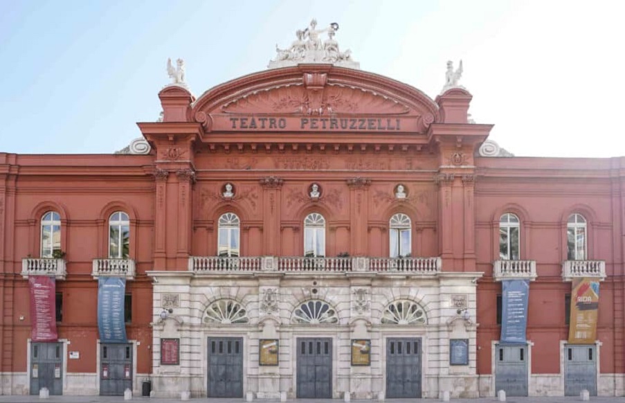 L’inaugurazione del Teatro Petruzzelli