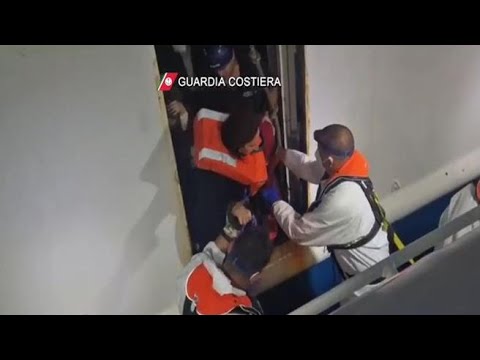 Fiamme e paura sul traghetto da Lampedusa a Porto Empedocle,dei soccorsi nella notte
