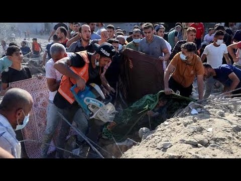 Il cooperante italiano dentro Gaza: «Anche in 35 mila in uno shelter, situazione al collasso»