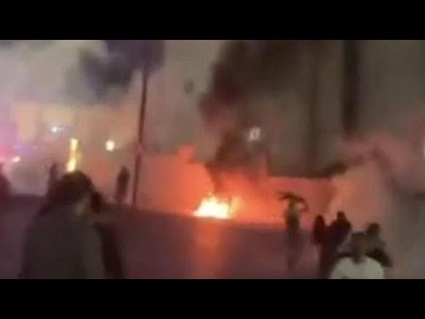 Bombe sull’ospedale di Gaza, l’ambasciata israeliana ad Amman assaltata dalla folla