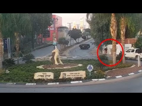 Israele, il papà che fa da scudo alla figlia e la salva dagli spari di Hamas