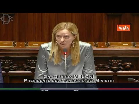 Meloni alla Camera: “Me fermo qua che è meglio”. Fitto: “Li hai asfaltati”