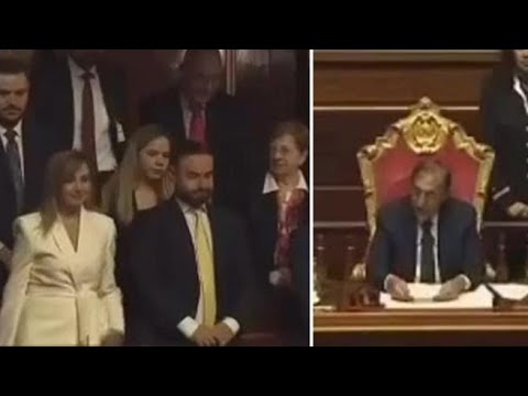 Il fuorionda di La Russa che non s’accorge del microfono aperto: «C’è ancora l’albanese?»