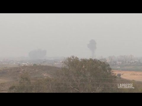 Medioriente, enorme esplosione a Gaza: fumo nero sulla Striscia