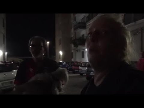 Terremoto Campi Flegrei, a Napoli c’è chi dorme in strada: «Non riusciamo più a stare in casa»