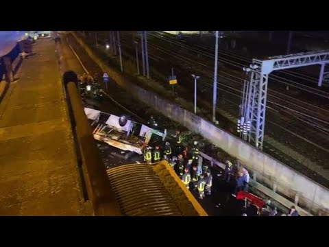 Pullman precipitato a Mestre: il punto esatto in cui ha sfondato il guard rail ed è volato giù…