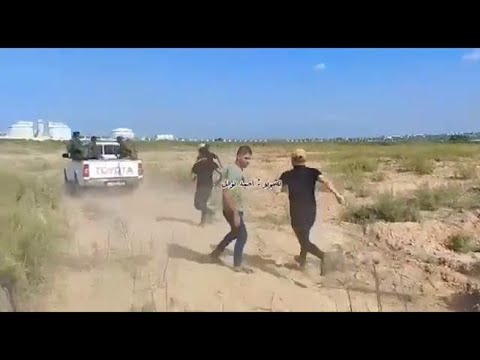 Hamas prende ostaggi tra civili e militari israeliani: i video in rete