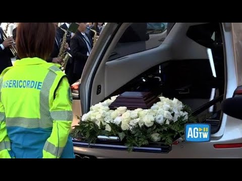 I funerali di Botero a Pietrasanta, la figlia: «Un uomo semplice, come tutti i grandi»