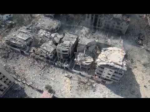 I bombardamenti di Israele su Gaza visti dal drone: gli edifici sono ridotti in macerie