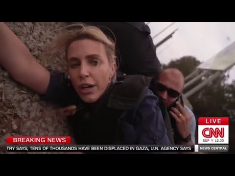 Israele, la corrispondente di Cnn scappa da una pioggia di missili: la fuga in diretta