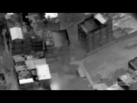 Israele, il video del bombardamento di un edificio occupato da miliziani di Hamas nella Striscia…