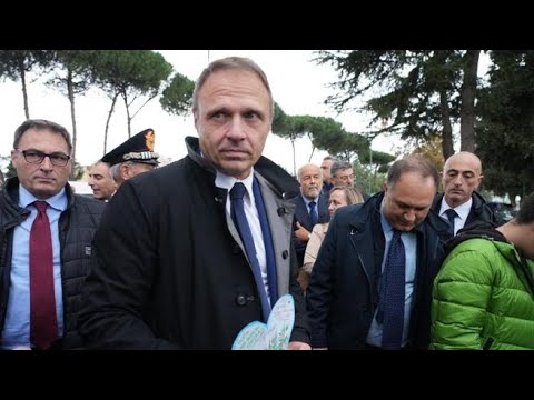 Lollobrigida: «Giorgia Meloni è una donna cresciuta senza il padre, vive in un ambiente…