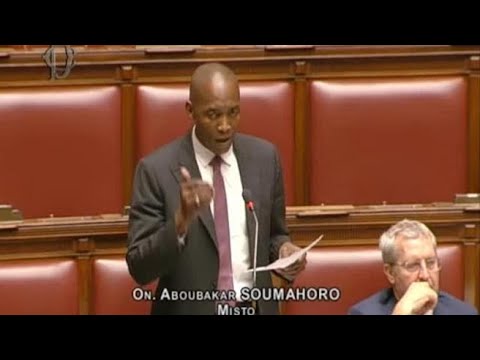Bagarre alla Camera, Soumahoro risponde agli insulti: «I neri devono vivere»