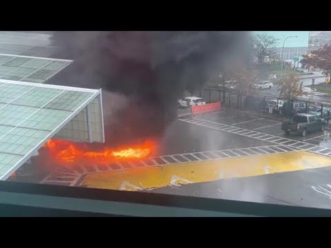 Auto esplosa vicino al ponte delle Niagara Falls, al confine tra Usa e Canada: le fiamme e il…
