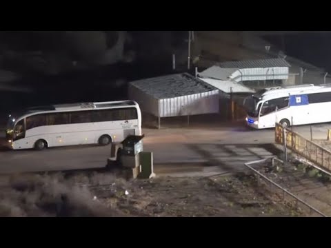 Il video dei due autobus con a bordo i prigionieri palestinesi