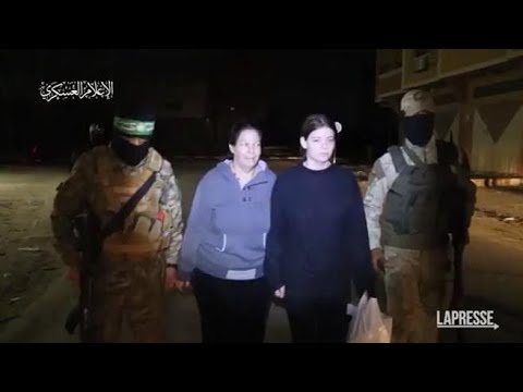 Il video degli ostaggi di Hamas affidati alla Croce Rossa