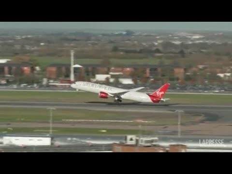 Decolla il primo volo transatlantico alimentato solo con carburanti sostenibili: è di Virgin…