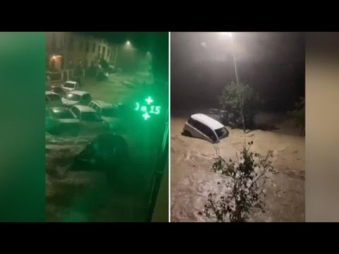 Maltempo in Toscana, le auto portate via da fiumi e torrenti