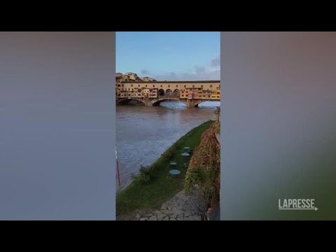 L’Arno fa paura a Firenze: la piena è attesa per le 12