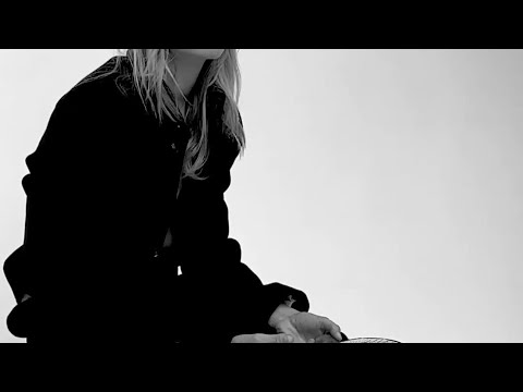 #AnnaEwers il backstage dello shooting della cover di Vogue Italia