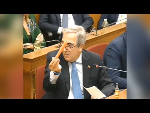 Gasparri in Vigilanza mostra una carota per Ranucci e annuncia denuncia penale contro «Report»