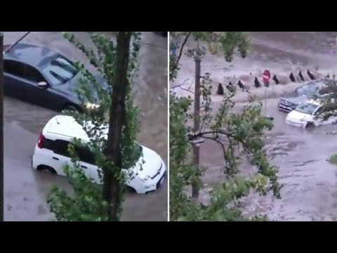 Il traffico paralizzato, le immagini dall’alto delle auto che affondano nell’acqua