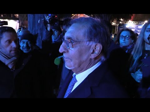 Ad Atreju bagno di folla, selfie e biliardino per La Russa: «Da ragazzo pattinavo sul ghiaccio»