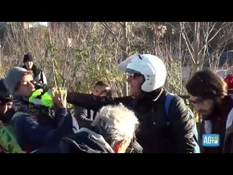 Roma: nuovo blocco di Ultima generazione sulla Salaria, l’automobilista schiaffeggia l’attivista