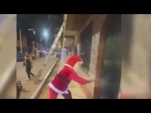 Perù, poliziotti travestiti da Babbo Natale sgominano una gang di narcos