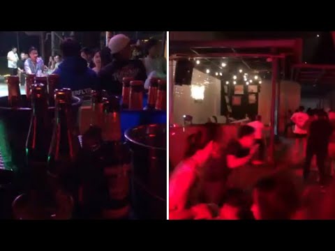 Il video del momento in cui la terra comincia a tremare e scatena il panico in un bar, nelle…