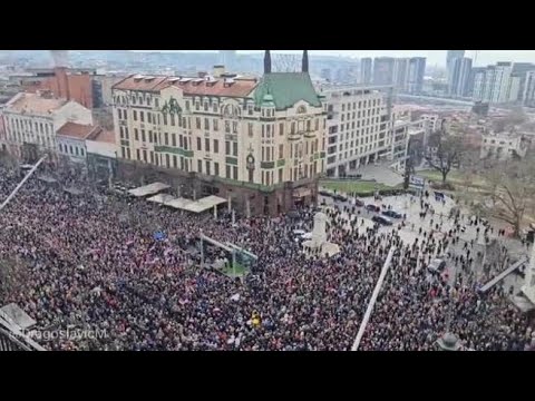 Migliaia in piazza a Belgrado: in Serbia continua la protesta contro i presunti brogli elettorali