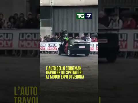 L’auto dello #stuntman travolge gli spettatori al #MotorExpo di #Verona