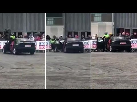 Il momento in cui l’auto dello stuntman travolge gli spettatori al Motor Bike Expo di Verona